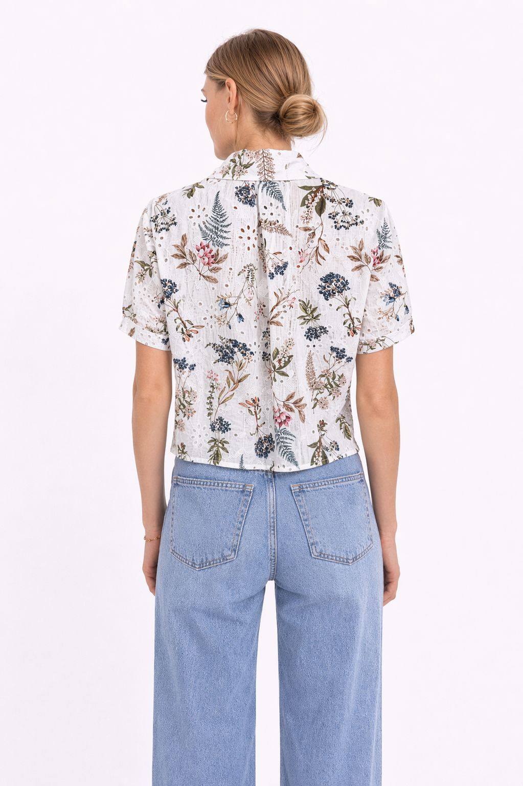 Camicia in Sangallo Floreale con Nodo Frontale – Made in Italy