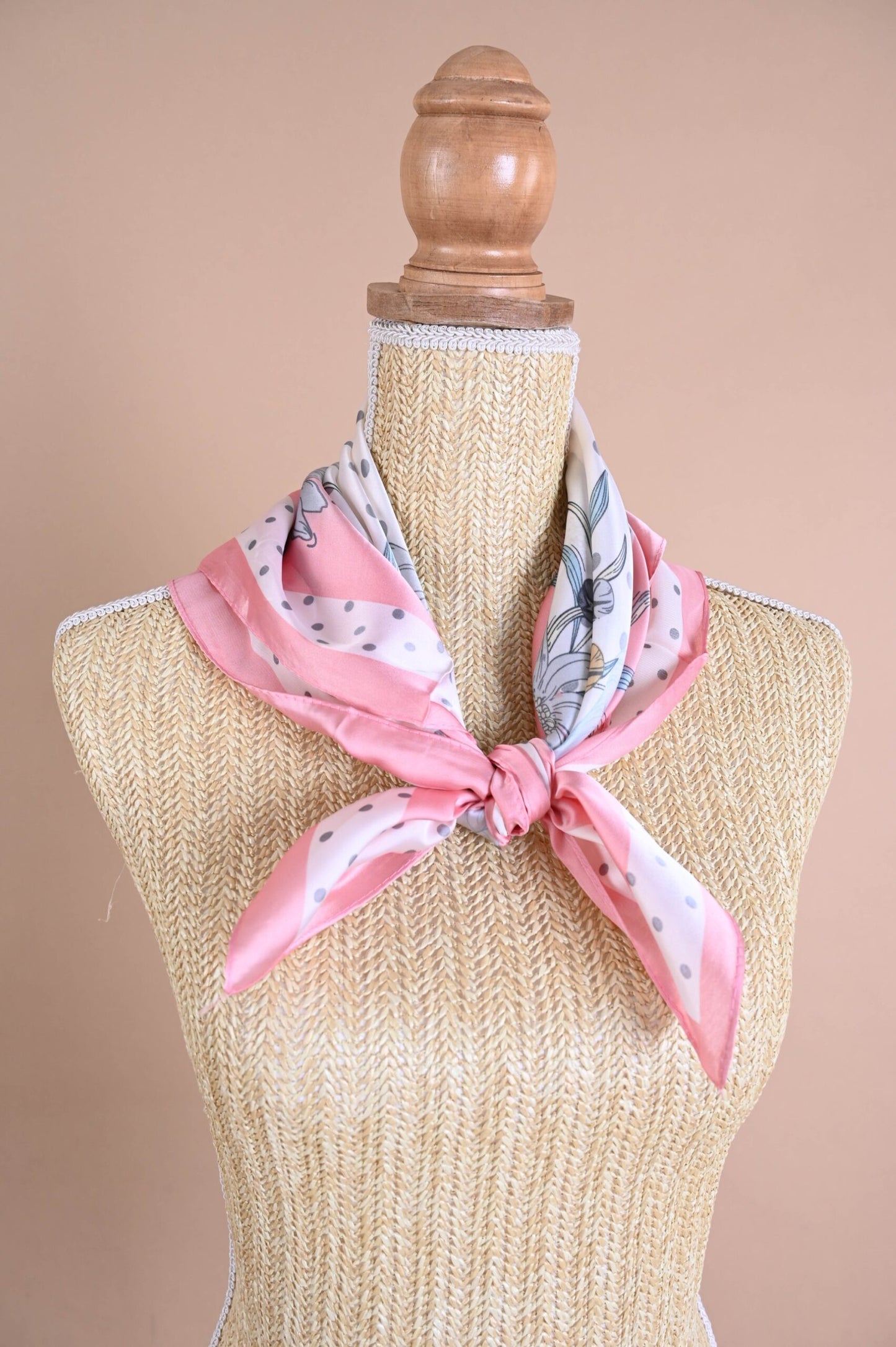 Foulard Donna Fantasia Rosa – Accessorio Elegante Filù
