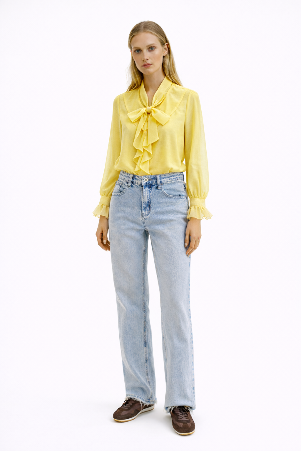 Blusa con Fiocco e Volant in Tessuto Leggero – Eleganza Fluida Made in Italy