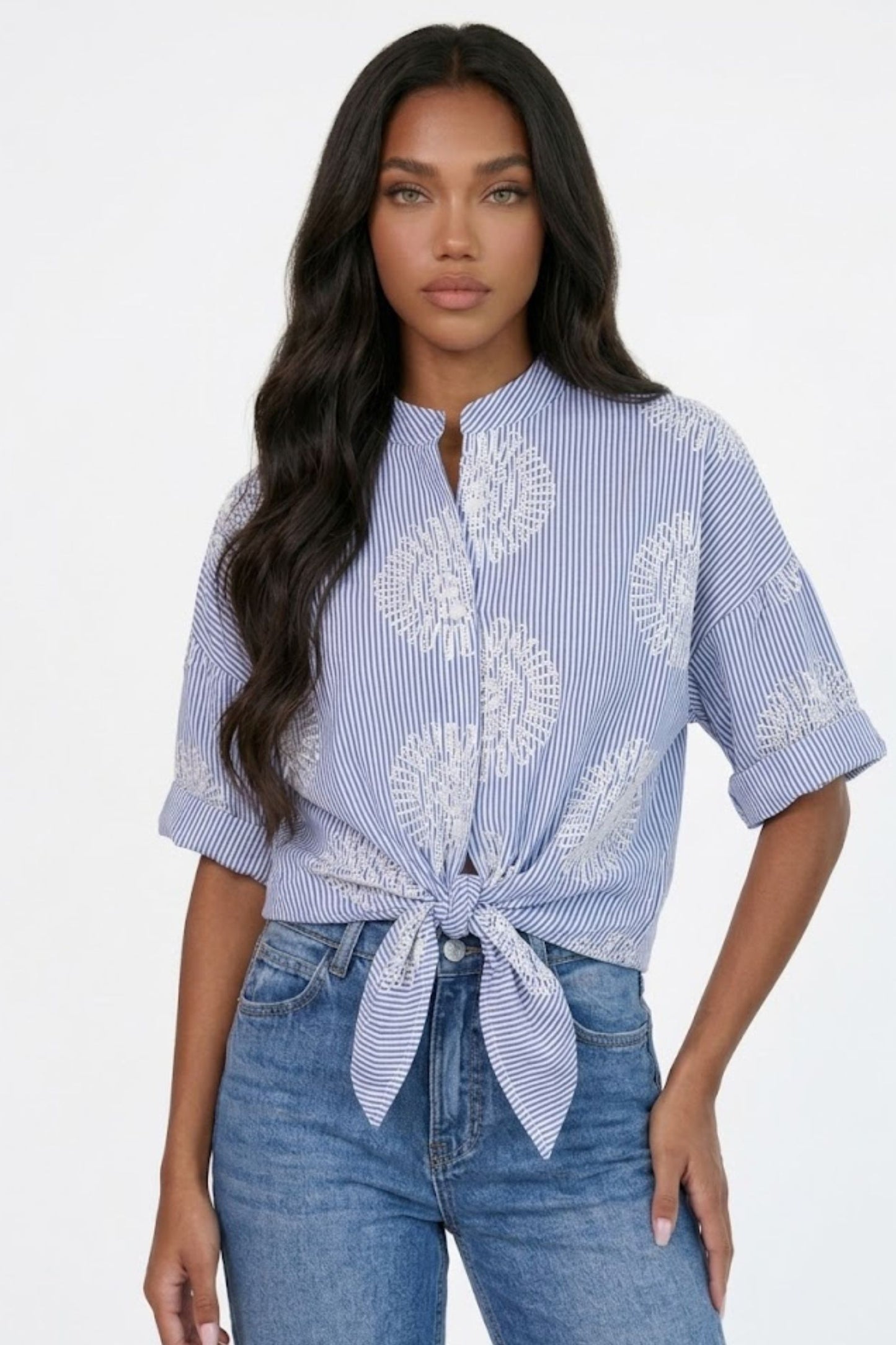 Camicia Ricamata con Nodo Frontale Donna – Made in Italy
