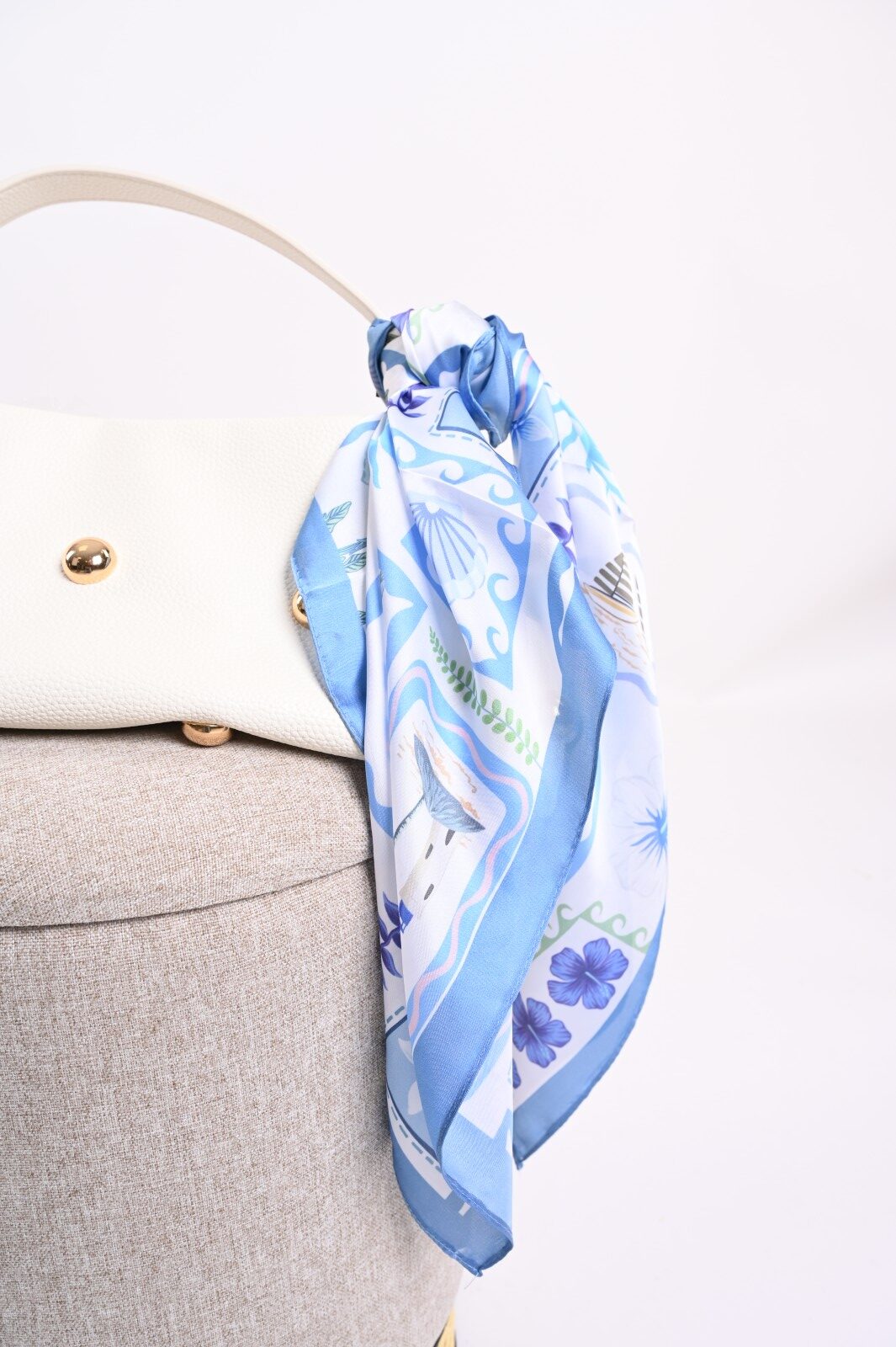 Foulard Stampa Spiaggia Multicolor – Accessorio Estivo Versatile