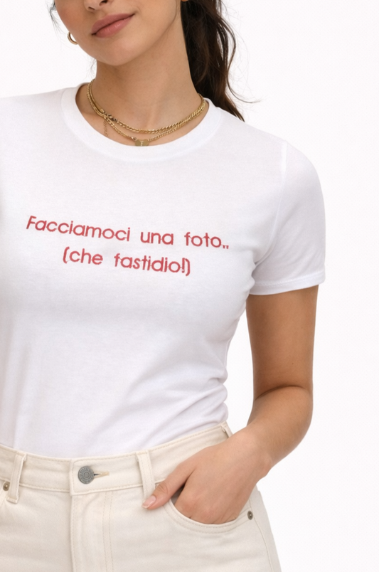 T-Shirt Donna Ricamo “Che Fastidio!” – Made in Italy