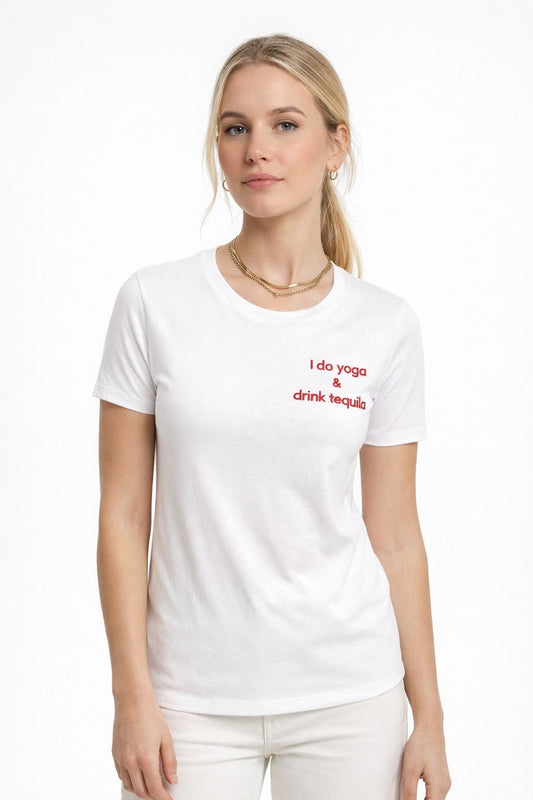T-Shirt Donna Ricamo “I Do Yoga & I Drink Tequila” – Made in Italy