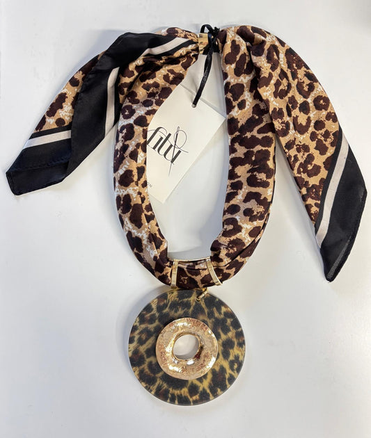 Collana con Cerchio Maxi – Foulard Decorativo con Pendente Statement